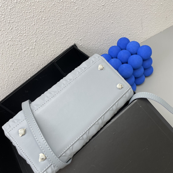 ディオールバッグ角部分ディテール